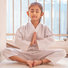 Meditation und Breathwork als Räume für Bewusstsein und Verbundenheit – begleitet von Musik, Stille und tiefer Präsenz. Für Herz, Atem, Seele und deinen Green Soul Lifestyle. ✨🌱