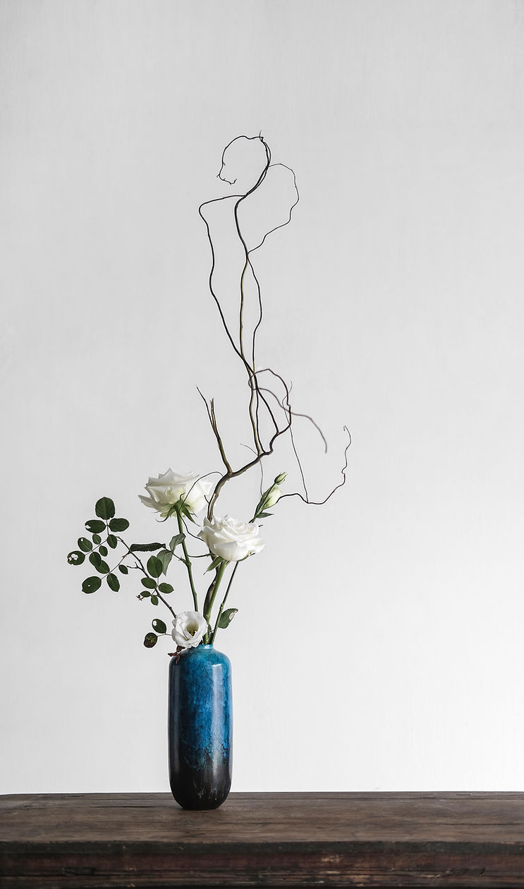 Des fleurs dans un vase.