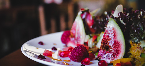 Passion fruit on plate - Image by Louis Hansel
