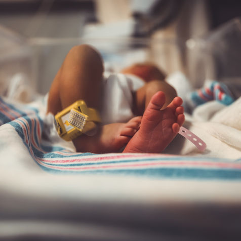 Newborn baby feed in a hospital bassinet.
