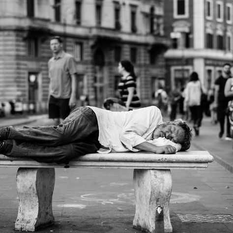 La povertà come concetto multidimensionale.