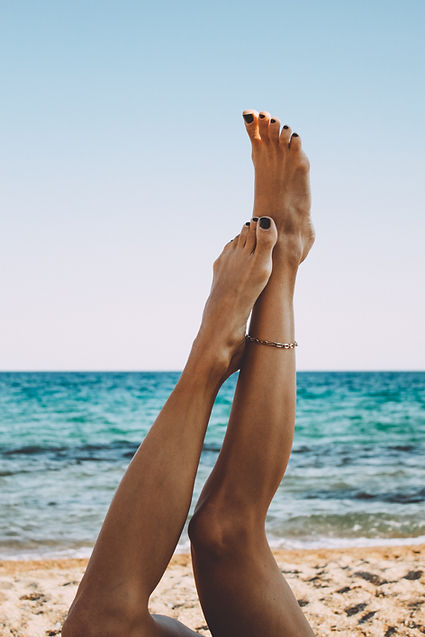 Suivez ces 10 conseils pour une routine de #soinsdespieds à la maison cet été ! Préparez vos pieds aux sandales avec des astuces naturelles et efficaces.