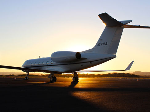 Thinking About Booking a Private Jet? Here Are 5 Things to Know