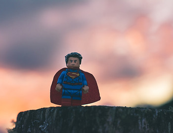 lego held by Esteban López