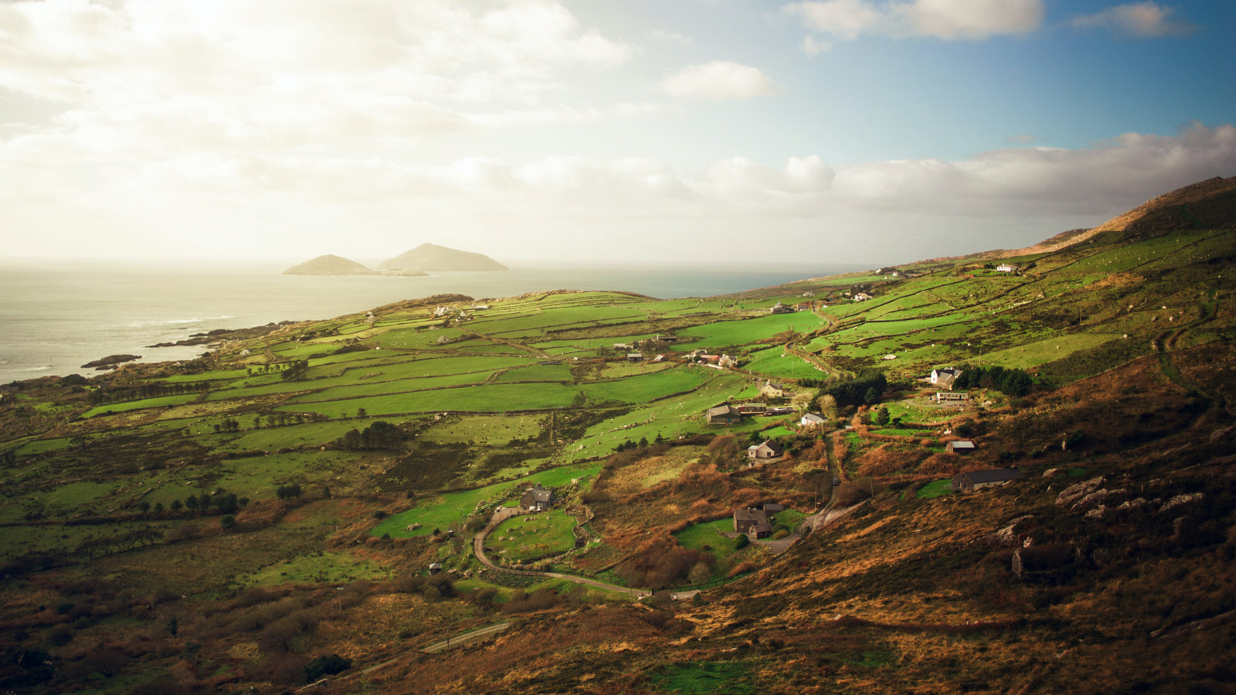 5 Reasons Why Ireland Should Be on Your Travel Bucket List