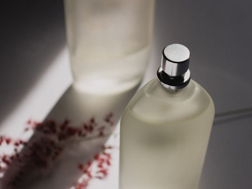 Unraveling the Enchanting Mystery of Perfume Sillage