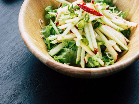 APPLE, FENNEL, AND PECAN SALAD WITH LEMON VINAIGRETTE