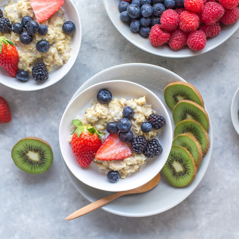 Healthy porridge topped with berries for football pre-match fuelling. Performance nutrition advice for Bournemouth & Poole players.