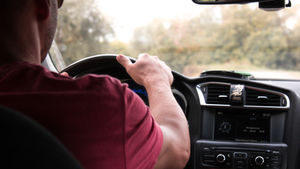 Beginner Driving: 4 Tips for Driving Safely in the Summer