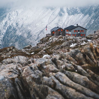 Un rifugio alpino. Oggi sempre più rifugi sono trasformati, di fatto, in ristoranti d'alta quota