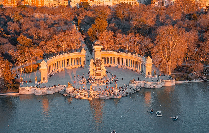 Image by Vitaliy Zamedyanskiy