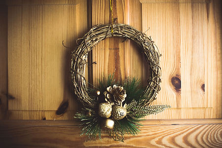 grosser adventskranz aus zäpfen