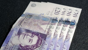 Are UK bonuses taxed?