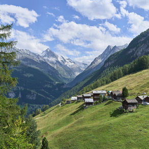 Redonner vie aux habitats de Village: rénovation de Mayens et de bâtisses en Valais en 2025