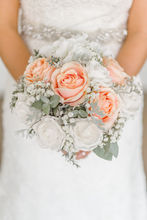 wedding flower arrangement 