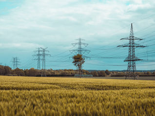 Odszkodowanie za słupy energetyczne. Poznaj swoje prawa jako właściciel nieruchomości