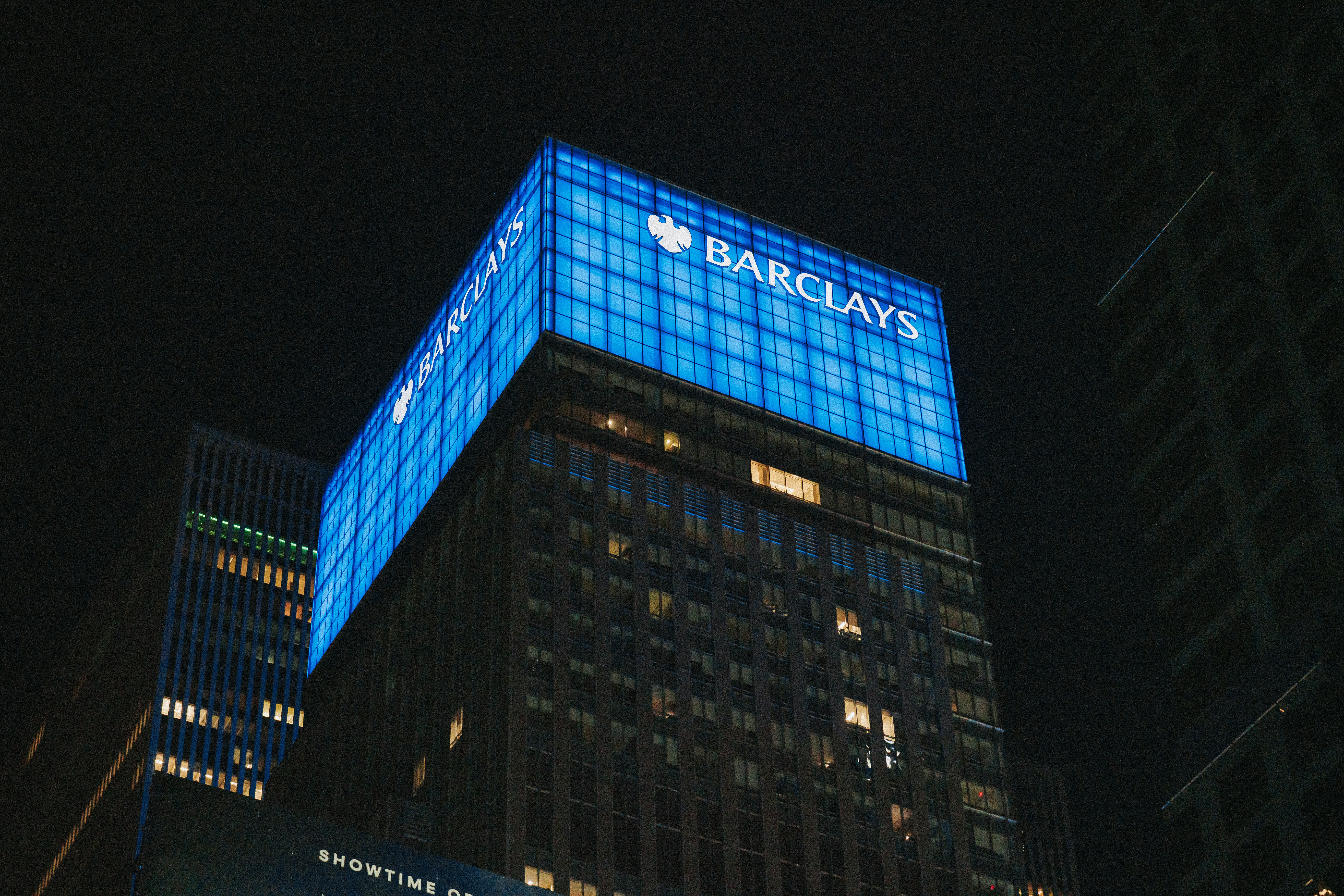 Barclays pronostica estancamiento en economía de EE.UU. con 50% de riesgo de recesión