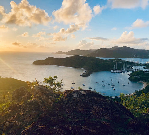 photo coucher de soleil sur la mer et le littoral