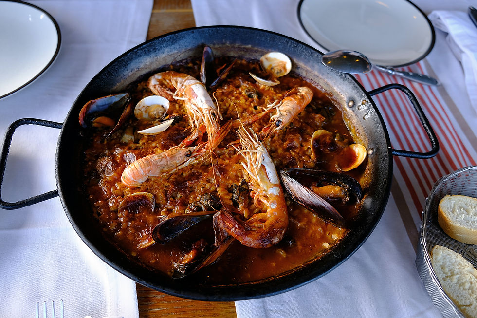 Paella served in a pot, one of the unique experiences in Barcelona Spain
