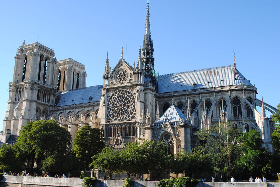 SUR LES TRACES DE NOTRE DAME DE PARIS