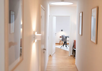 【houzz掲載】廊下を無難なスペースにしない、楽しむカラーリングのすすめ