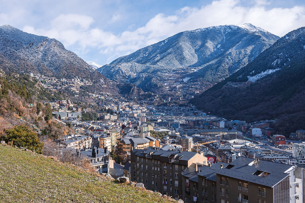 Vivre en Andorre pour un Français : fiscalité, démarches, coût de la vie, avantages et inconvénients. Découvrez notre guide complet 2025 pour s’installer en Andorre.