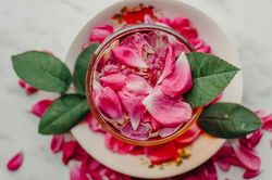 Huile de beauté précieuse à la rose