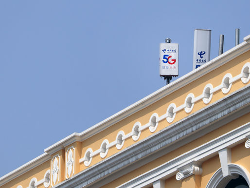 Pobornici teorije zavjere o povezanosti 5G i COVID-19 postaju sve agresivniji