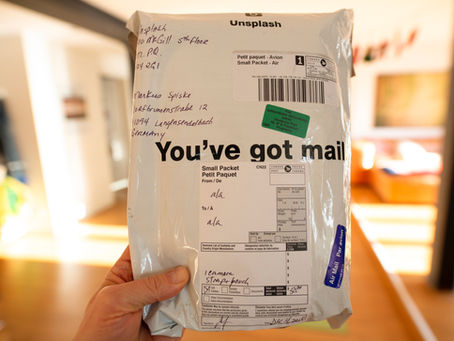 How to Courier a Package in Italy