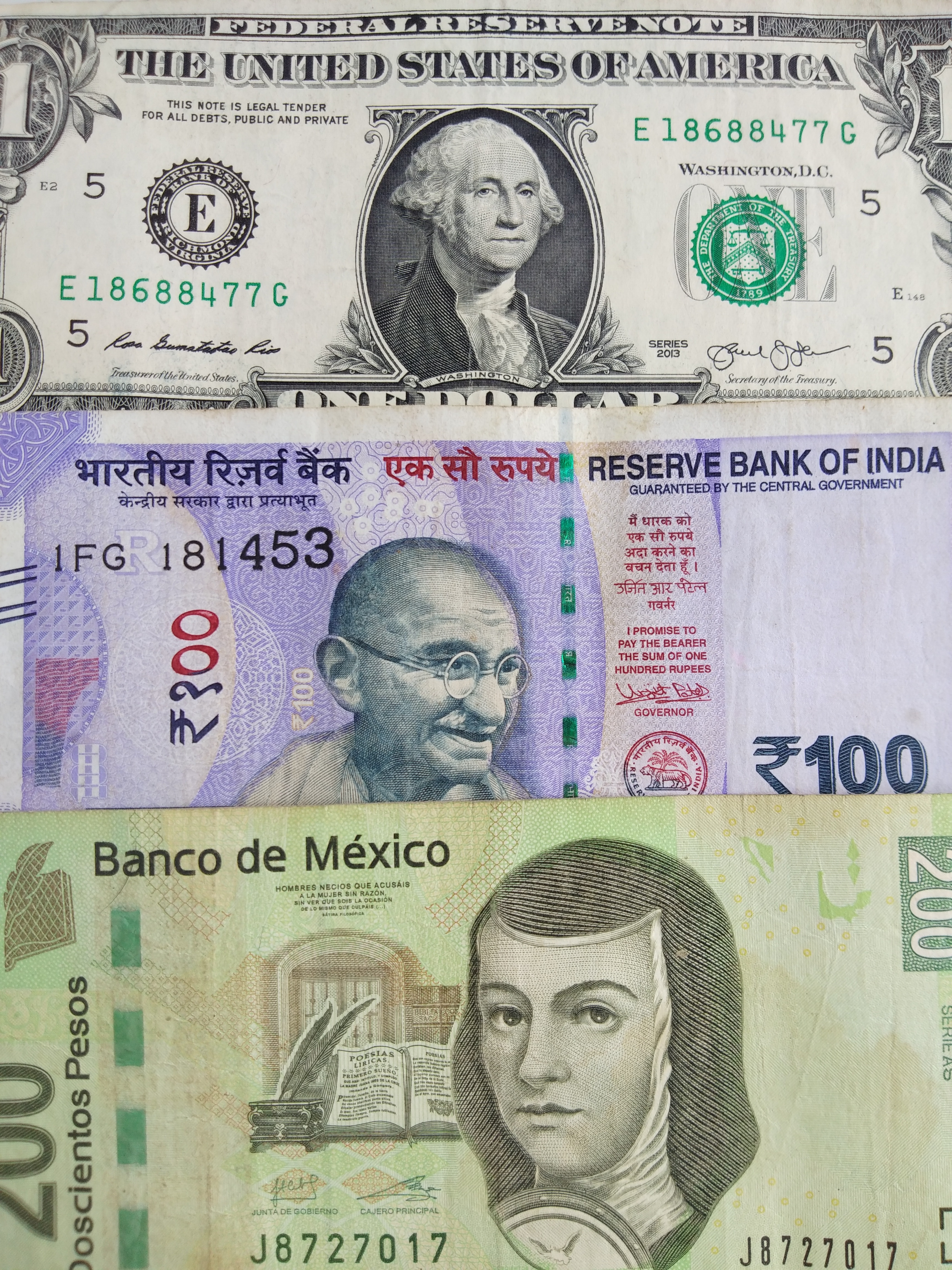 Estabilidad del tipo de cambio dólar-peso mexicano resiste presiones del cierre gubernamental en EE.UU.