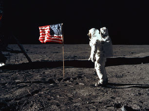 Lo sbarco sulla Luna racconta due storie diverse di proprietà intellettuale.