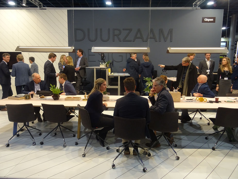 Interaktívne workshopy Digital HR Hub – prezenčné školenia a praktické vzdelávanie s XR, AI, hologramami a modernými HR technológiami po celom Slovensku od Bratislavy po Košice.