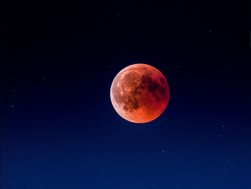How To Detox With Your Moon Cycle
