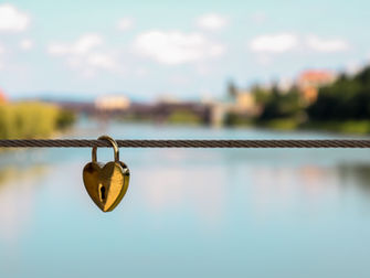 Como prosperar no amor trabalhando sobre suas crenças sobre dinheiro