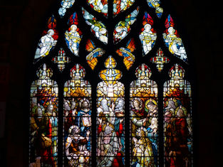 Een glas-in-lood in een kerk. Wonderlijk.