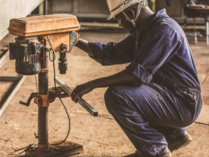Manisa İş Tulumları Üretimi – Dayanıklı, Güvenli ve Ergonomik Çalışma Tulumu Modelleri