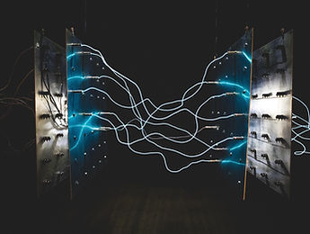 בין הפלוס למינוס