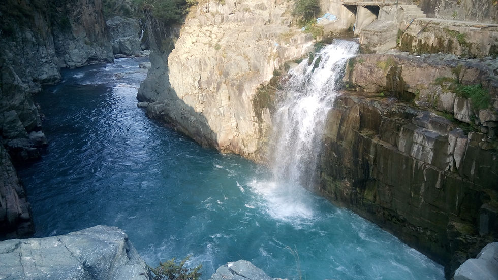 Srinagar to aharbal water fall taxi