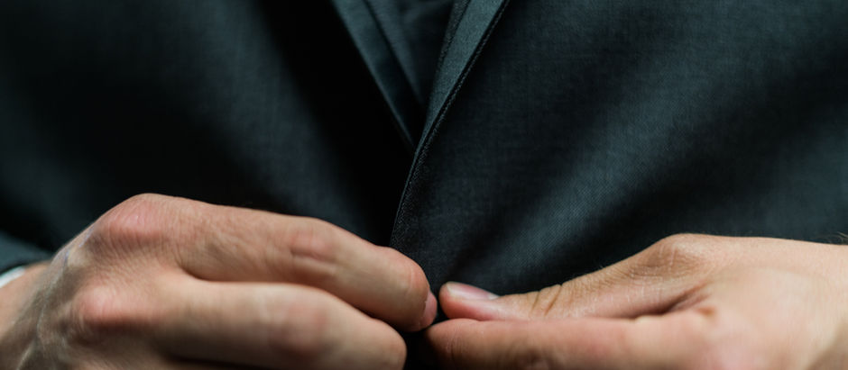 Navigating Leadership Temptations: A Guide for Entrepreneurs Based on "The Five Temptations of a CEO"