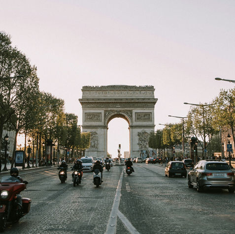 Chauffeur privé à Paris – Champs-Élysées Triangle d’Or