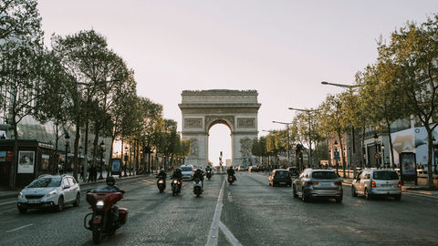 Chauffeur privé à Paris – Champs-Élysées Triangle d’Or