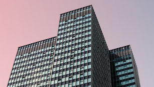 Commercial lease lawyer reviewing a commercial lease agreement with an Ontario business owner before signing