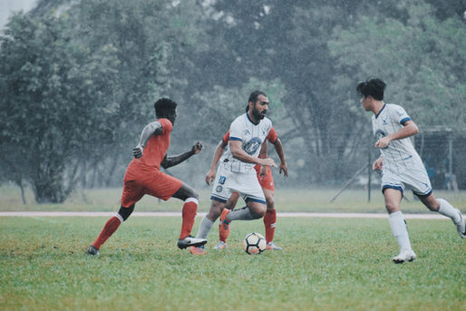 Weather delays don’t just pause play, they change everything. From tactics to momentum, here’s how sudden interruptions force teams to rethink strategy mid-match.