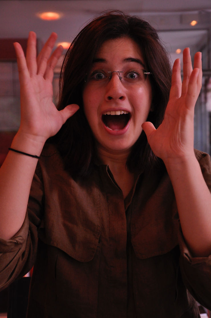 femme surprise
