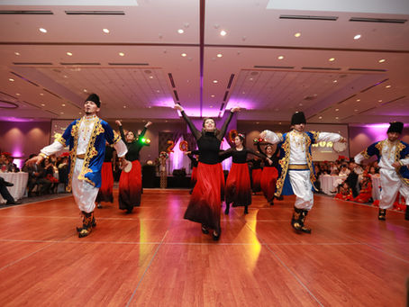 FATI PRODUCTION Dance Troupe Introduction – Uyghur Dance: Flexible neck and wrist movements, brisk rhythm