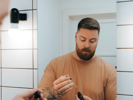 Quels produits de soin homme sont indispensables en 2026 ?
