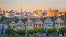 Luxury homes in San Francisco’s Pacific Heights neighborhood overlooking the city skyline, representing rising demand in the city’s high-end real estate market.