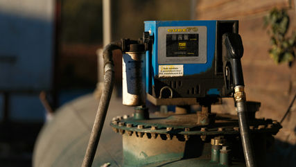 Заправна колонка, пістолет і резервуар на АЗС - джерела підвищених ризиків для працівників АЗС