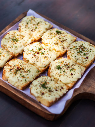 Toast Hawaii - Rustikal, exotisch und unverschämt bunt