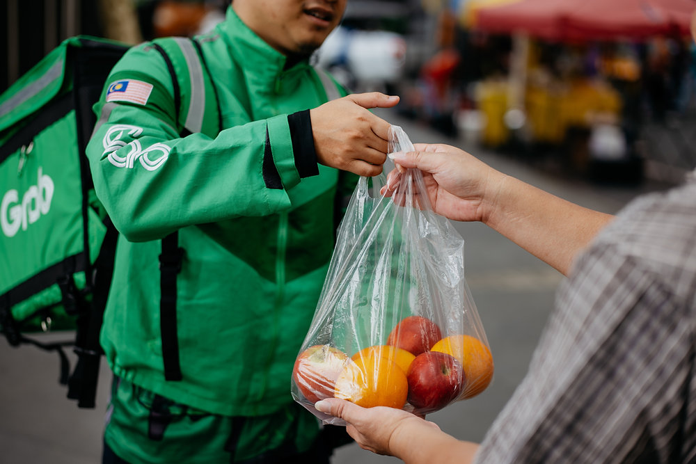 フードデリバリー「送料無料」競争、生き残るのはどこか Uber Eats・出前館・ロケットナウの勝算